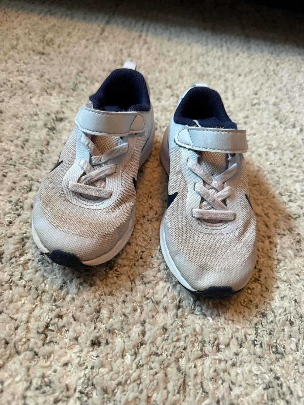 Nike Revolution 7 Sneaker - Kids Euc size 9 gray blue purple